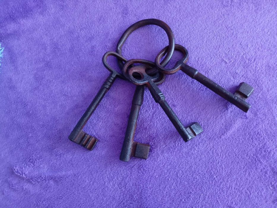 Duże Metalowe klucze jako dekoracja