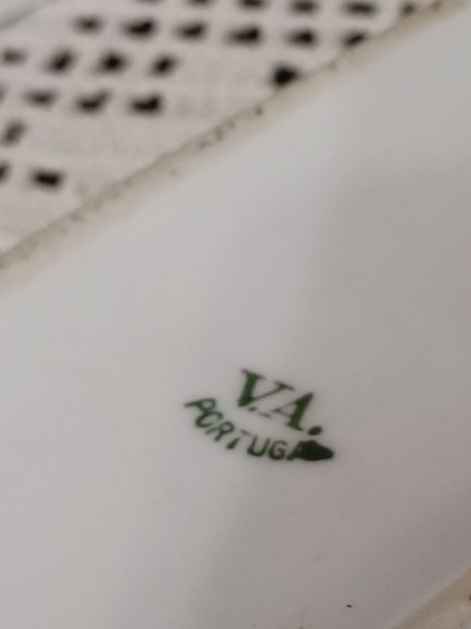 Caixa em porcelana da Vista Alegre para escovas de dentes