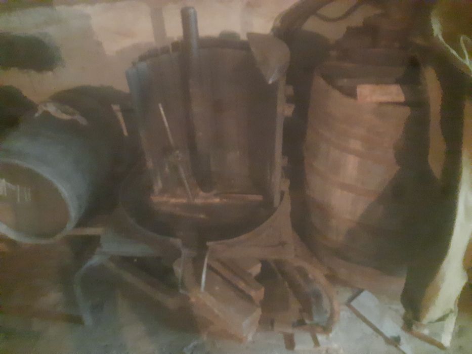 Продам бочки деревянные.