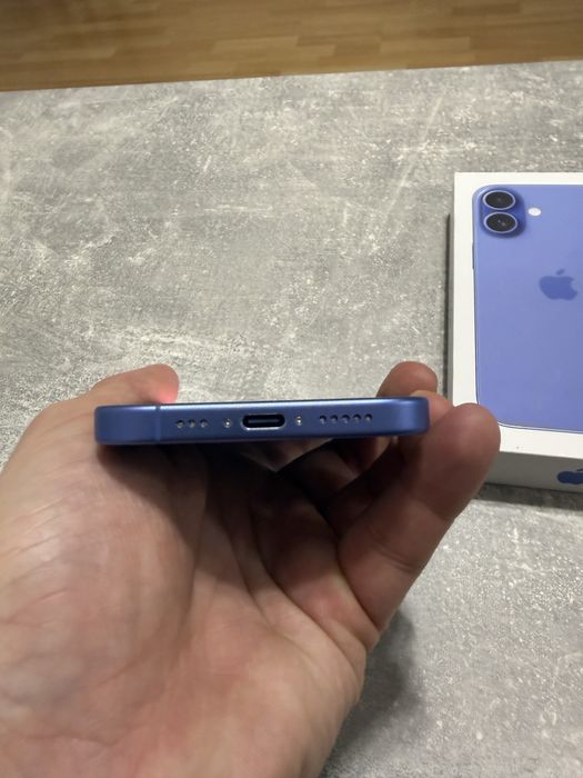 iPhone 16 Ultramarine 128 GB  Stan idealny Bateria 100%