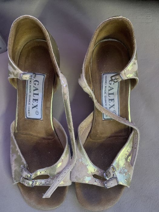 Туфлі для бальних танців, блок