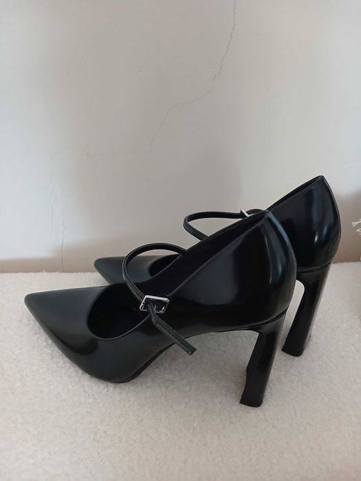 Sapatos novos da bershka