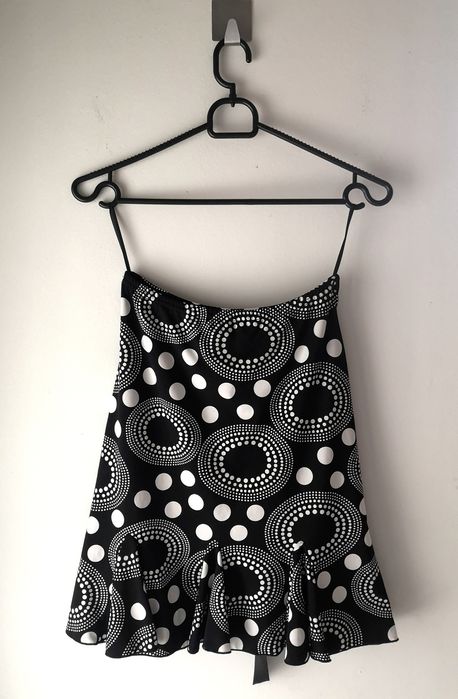 Czarna spódniczka w białe geometryczne wzory Y.O.U., rozmiar 34