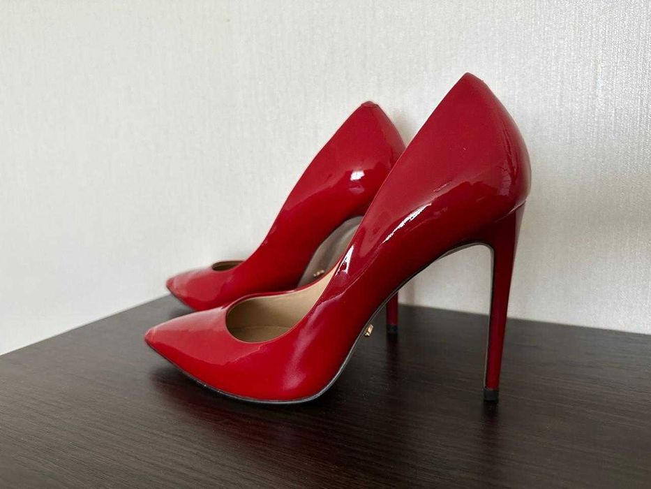 туфлі лакові шкіряні 38р червоні