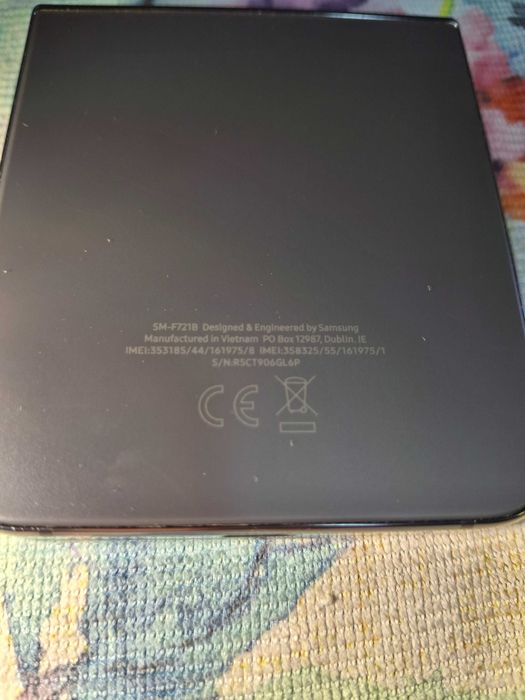 Телефон Samsung SM-F721B