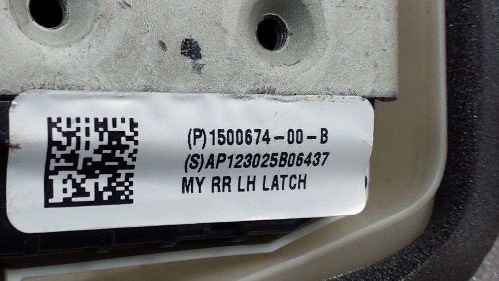 Fechadura / fecho porta trás esquerdo TESLA Model Y (5YJY)