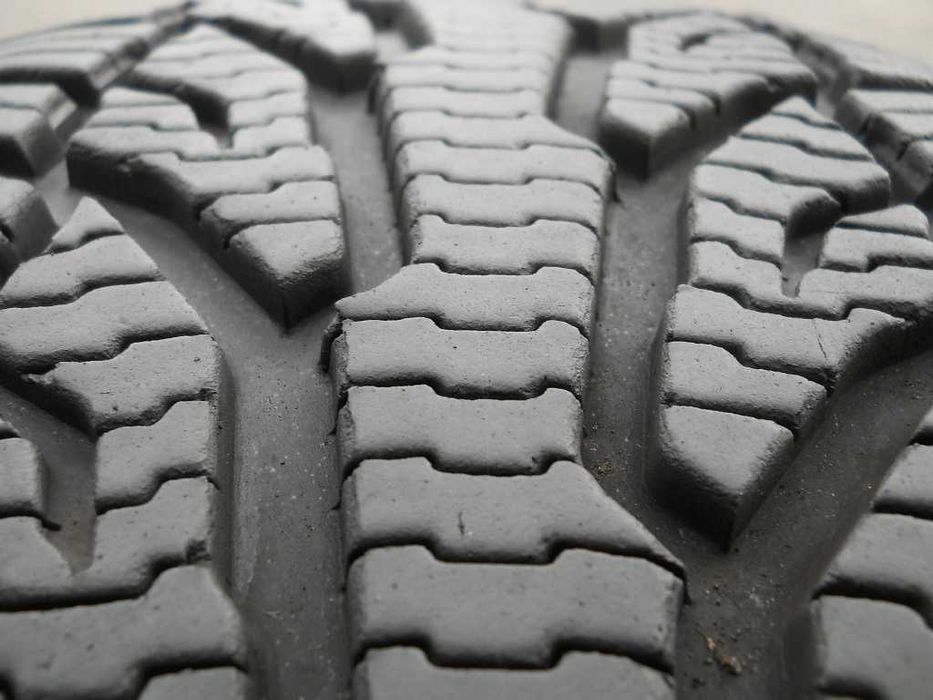 Opony całoroczne 215/50R17 95W XL Uniroyal 7mm 2021r cena za 2szt + MONTAŻ GRATIS