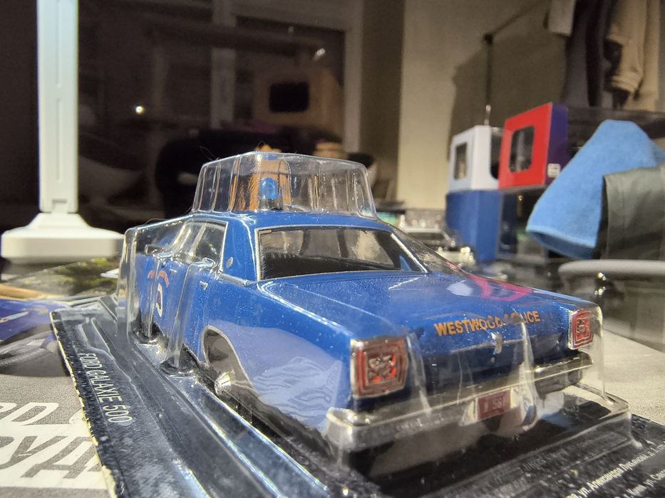Масштабна модель авто Ford Galaxies  500 Police. Deagostini