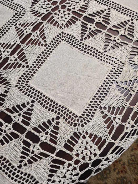 Vendo Toalha de Mesa em Renda Artesanal 3,5m – Feita à Mão e Exclusiva