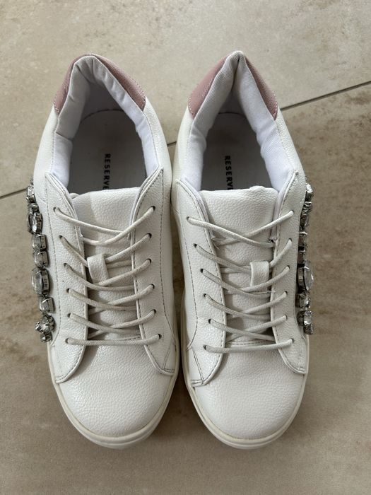 Sneakersy buty białe Reserved 36 23cm ćwieki