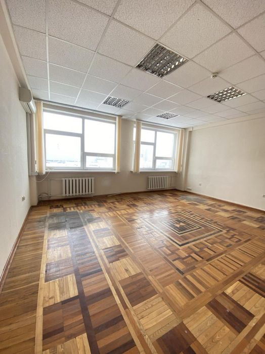 Оренда офісу на вул. Євгенія Сверстюка,23 на 66,7 м²