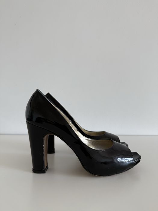Simple Heels - buty lakierowane na obcasie