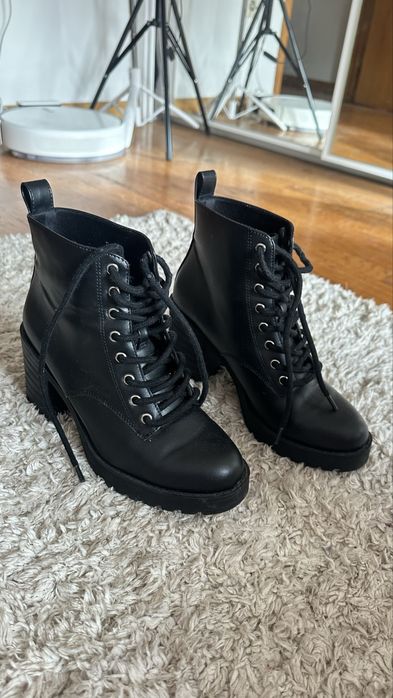 Bota preta tamanho 38