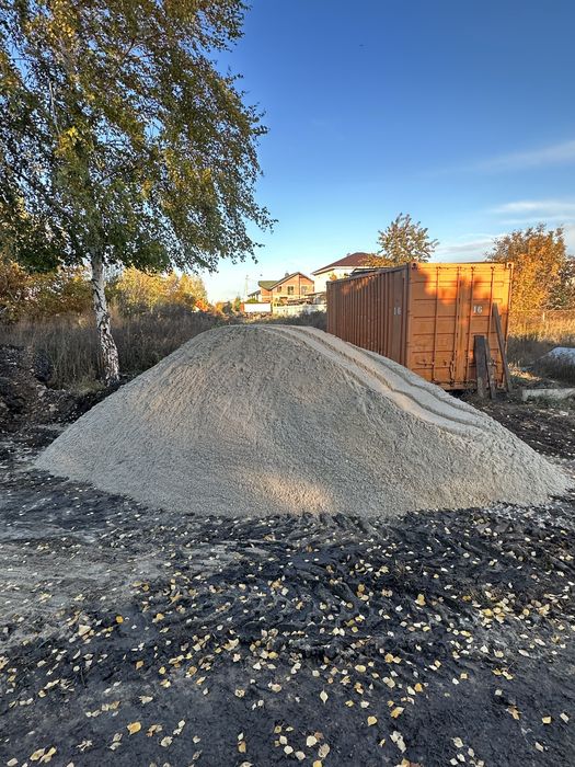 Пісок річковий, пісок яружний(овражний), щебінь фр. 5*20,20*40,40*70