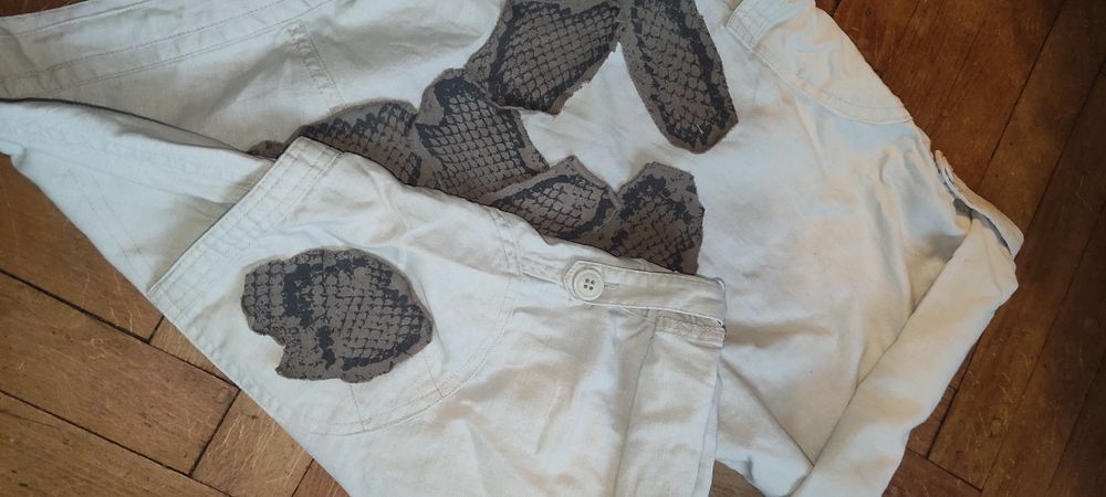 Spodnie materiałowe białe Custom snake wąż kieszenie z boku