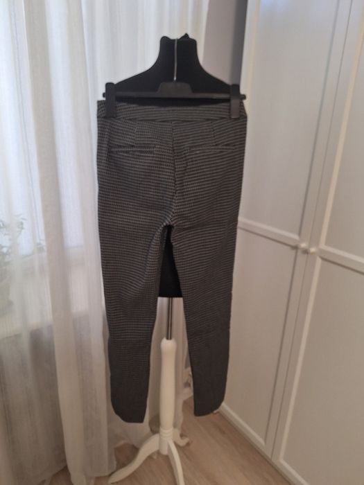 Reserved, damskie spodnie materiałowe, r. 36