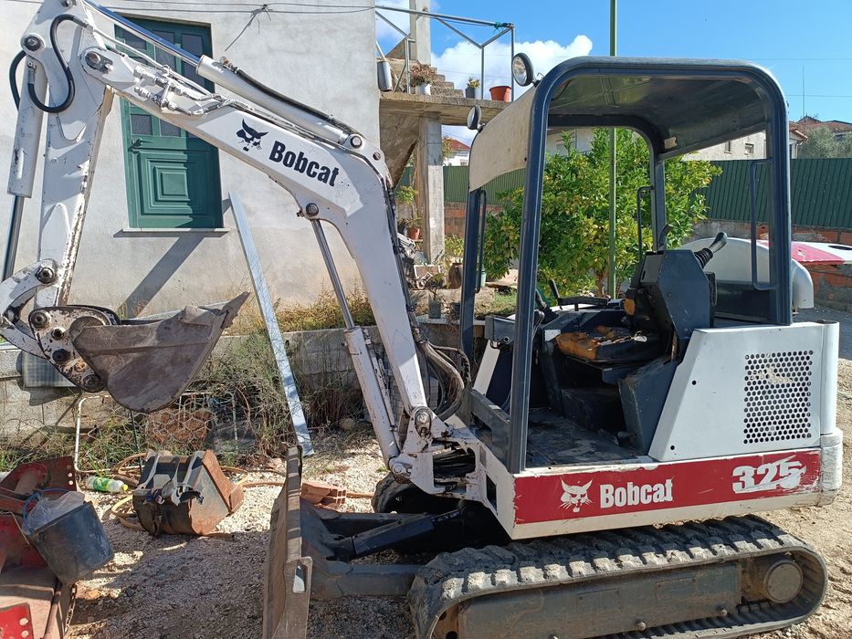 Mini giratória Bobcat 325