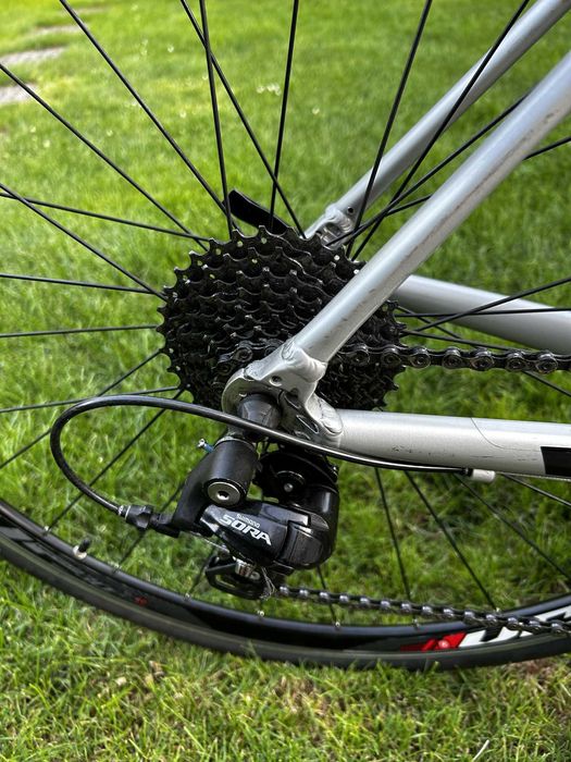 Rower szosowy kolarzówka Unibike