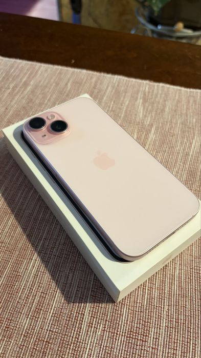Iphone 15 różowy