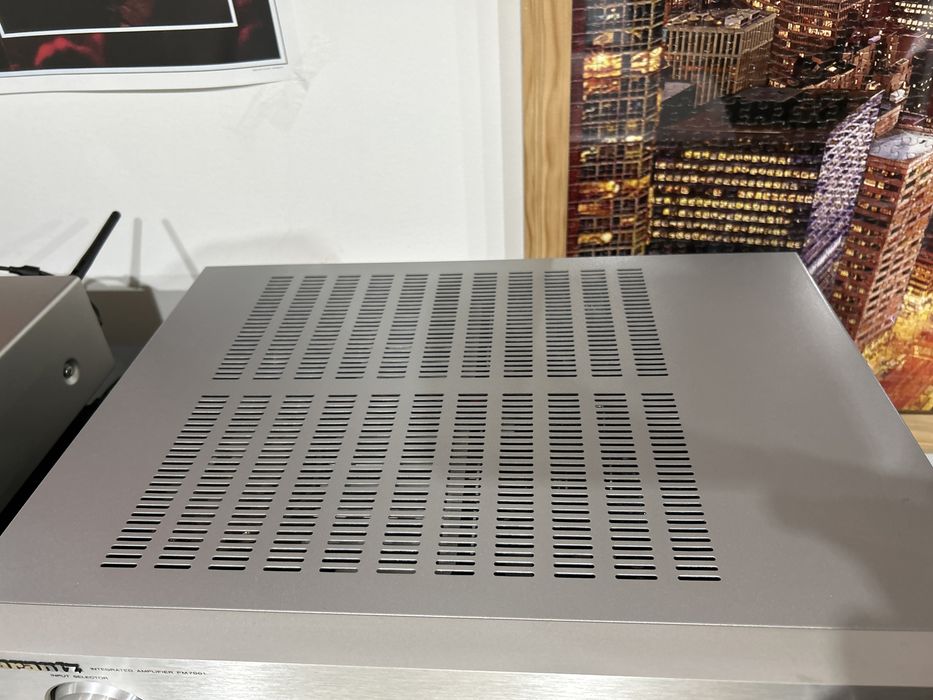 Amplificador Marantz PM 7001 Ki Signature com  comando.