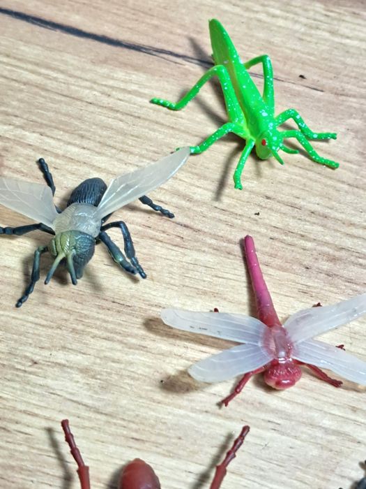 Zabawkowe owady z tworzywa 55