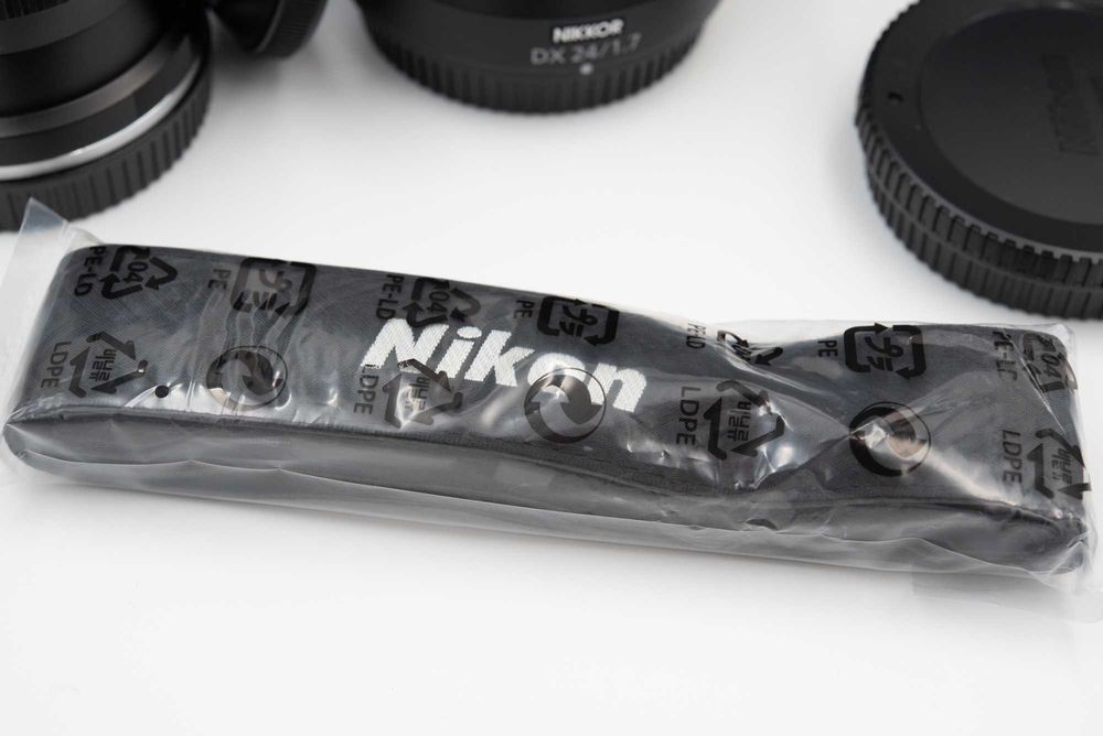 Nikon Z fc Kit Completo com 3 Lentes, Grip e Caixas Originais - Estado Imaculado