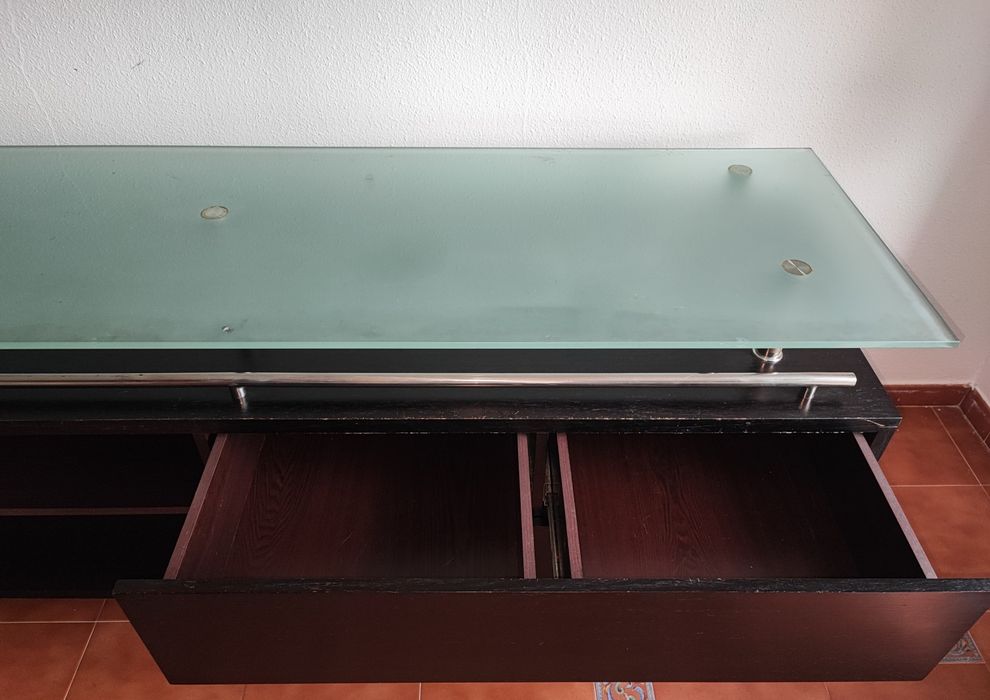 Móvel / Aparador com vidro