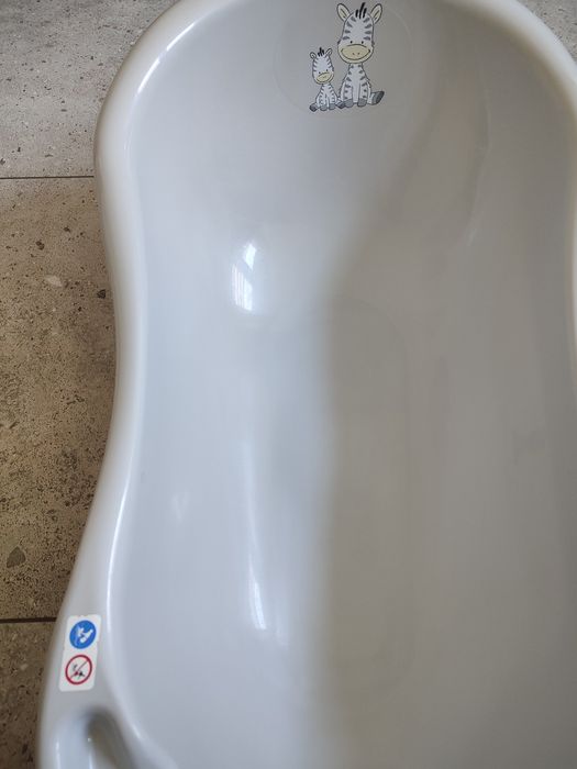 Wanienka że stelażem, stojakiem dla dziecka, noworodka, niemowlaka