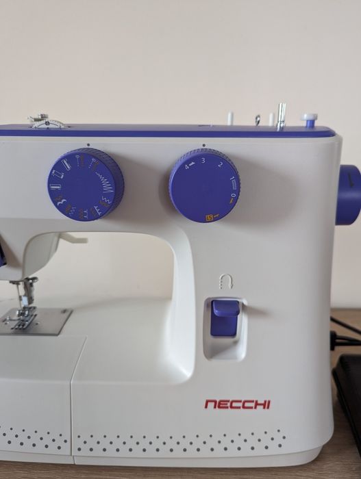Швейна машина Necchi M213A