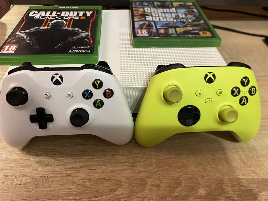 Xbox One S 500gb 2 геймпада 2 диска