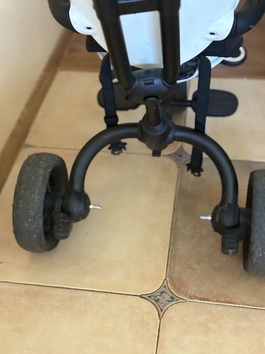 Велосипед з батьківською ручкою Qplay