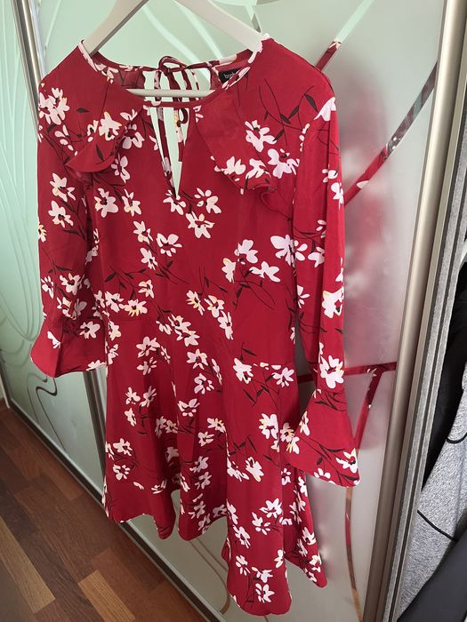 Шифоновое летнее платье красного цвета, размер 42, можно и меньше