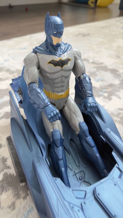 Carro do batman com figura incluida