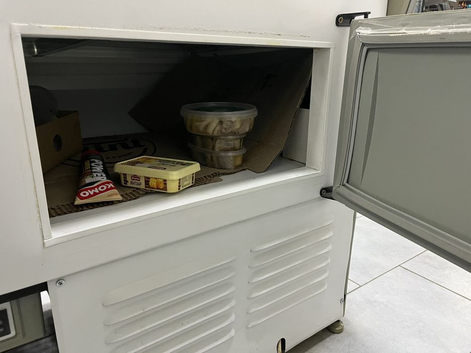 Холодильна вітрина