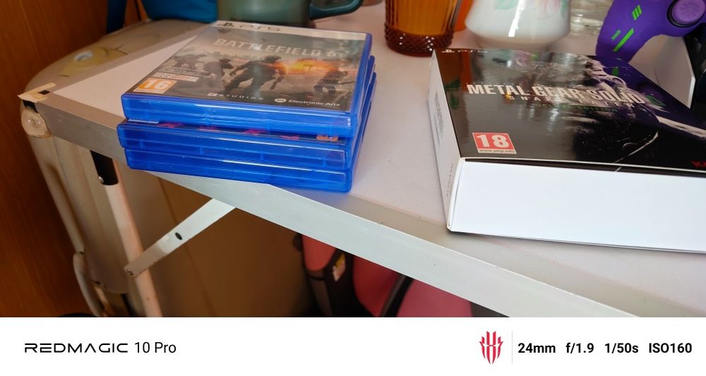 Vendo ou troco Ps5  com 5 jogos inclusos , 1 comando e um suporte carregador Sony