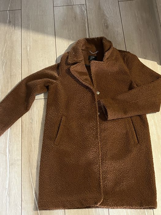 Пальто коричневе