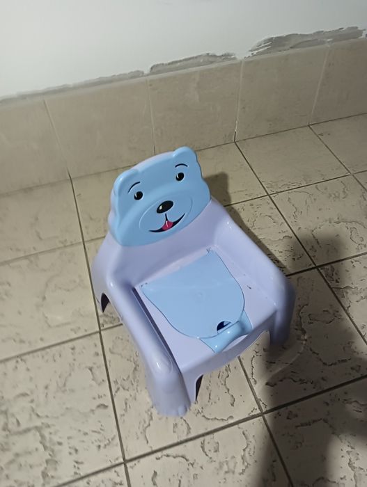 Banco se criança com penico