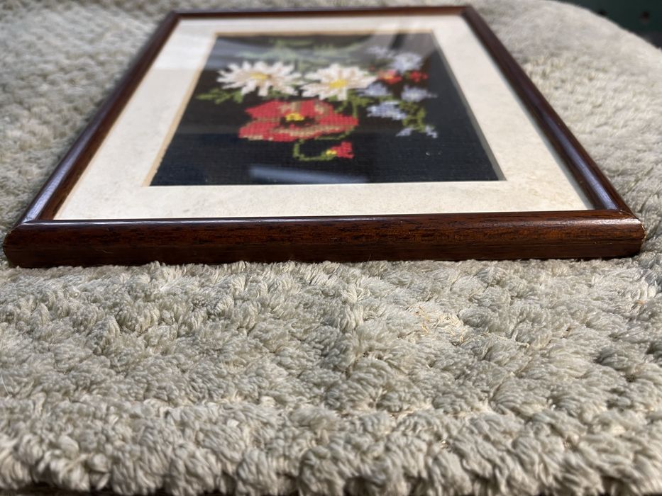 Quadro floral bordado antigo