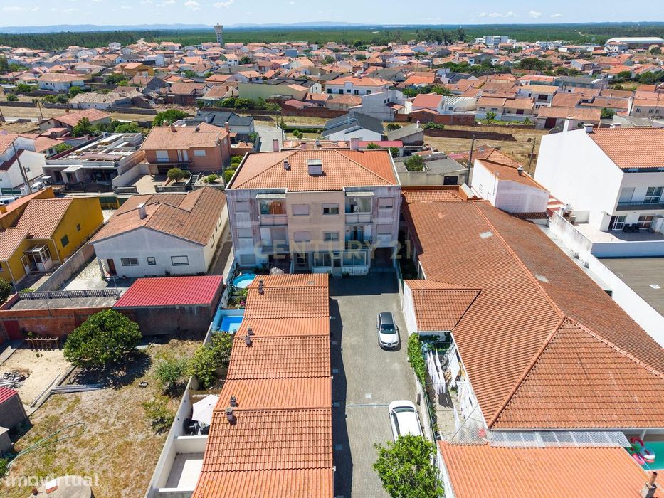 Apartamento T2 com garagem, churrasqueira e espaço exterior | Vieira d