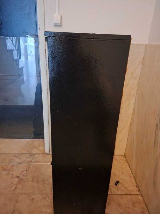 Armário Decorativo com porta de vidro