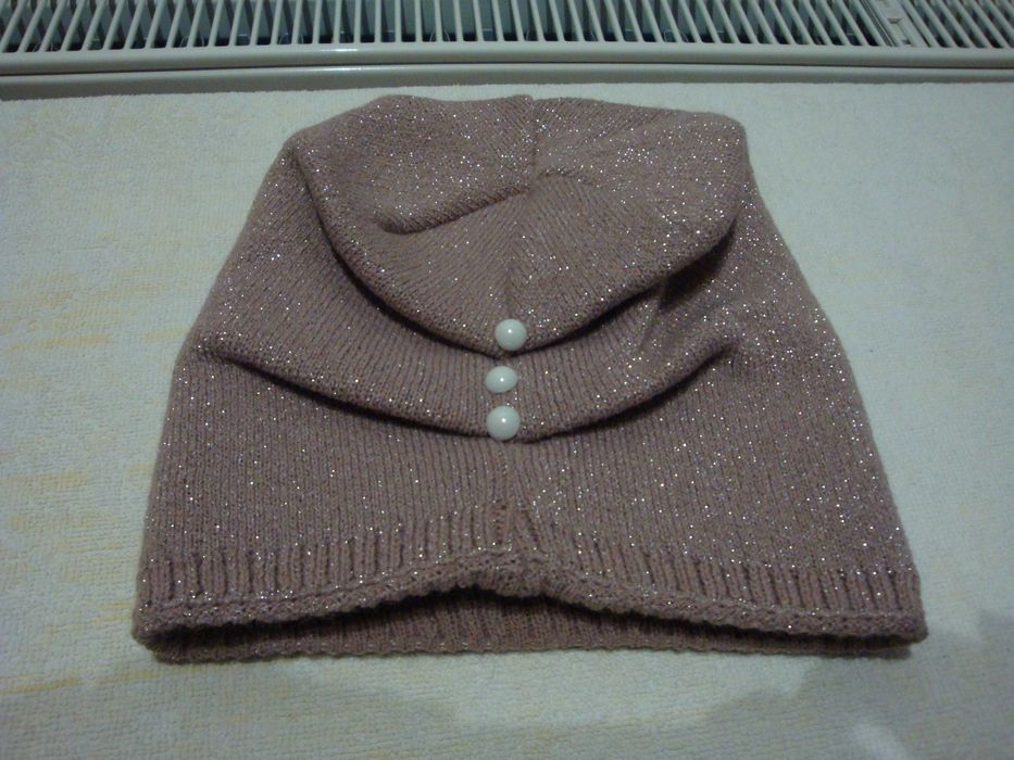 różowa czapka na zimę