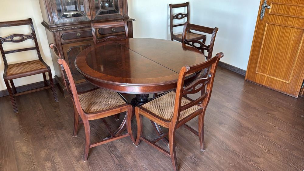 Sofá, mesa, cadeiras, móveis Valor Total !