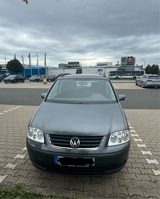 Автомобіль volkswagen touran