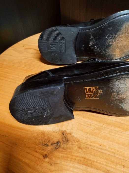 Sapatos de pele preta