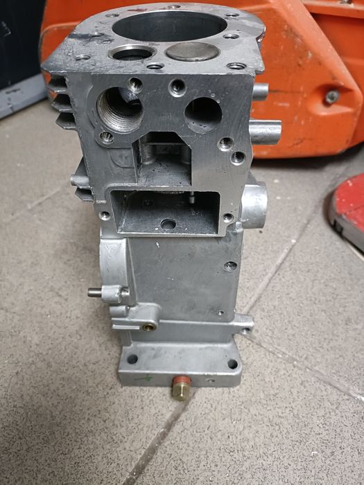 Blok silnika karter Briggs 5hp Briggs&stratton wał poziomy 65mm tuleja