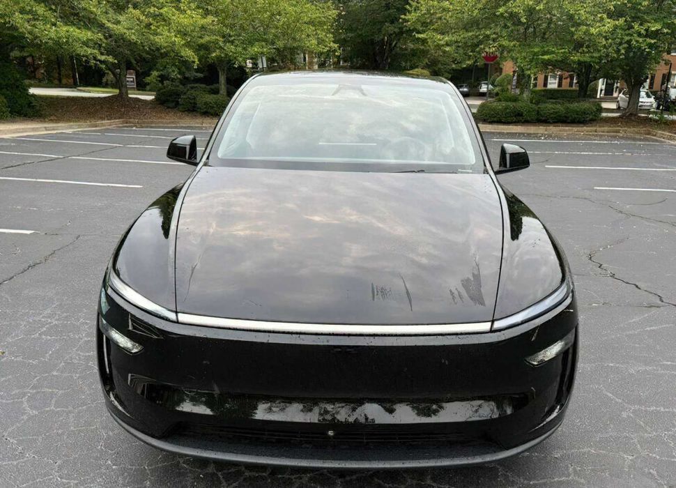 Tesla Model Y      2026