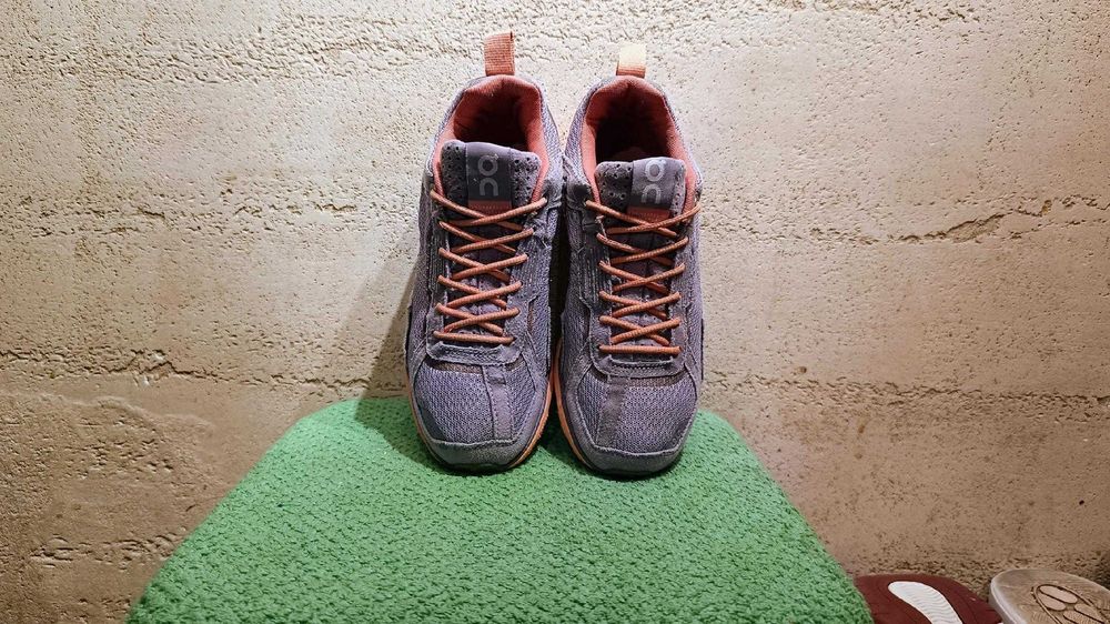 Buty do biegania ON CLOUDRUNNER r.37,5 stan bardzo dobry