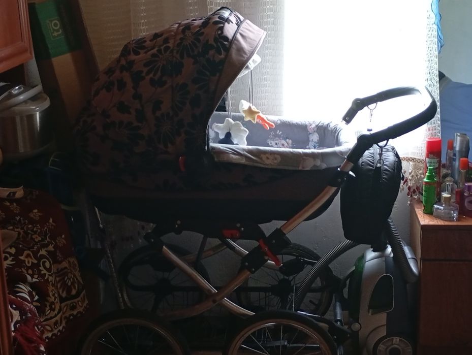 Дитяча коляска під ретро