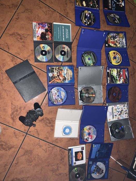 (LER) - Lot jogos ps1 ps2 ps4 psp + Playstastion 2 com comando. LER DESCRIÇÃO OBRIGADO.