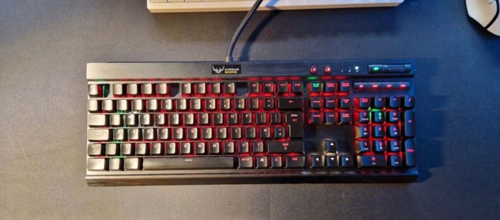 Corsair Gaming K70 RGB Mechanical Gaming Keyboard — CHERRY®️ MX Brown (UK)